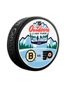 Oficiálny puk zápasu Inglasco Inc.  NHL Outdoors Lake Tahoe Dueling Philadelphia Flyers vs Boston Bruins