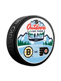 Oficiálny puk zápasu Inglasco Inc. NHL Outdoors Lake Tahoe Dueling Philadelphia Flyers vs Boston Bruins