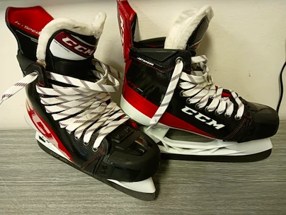 Poškodený -  Hokejové korčule CCM JetSpeed FT4 PRO Senior  EUR 42,5  Wide